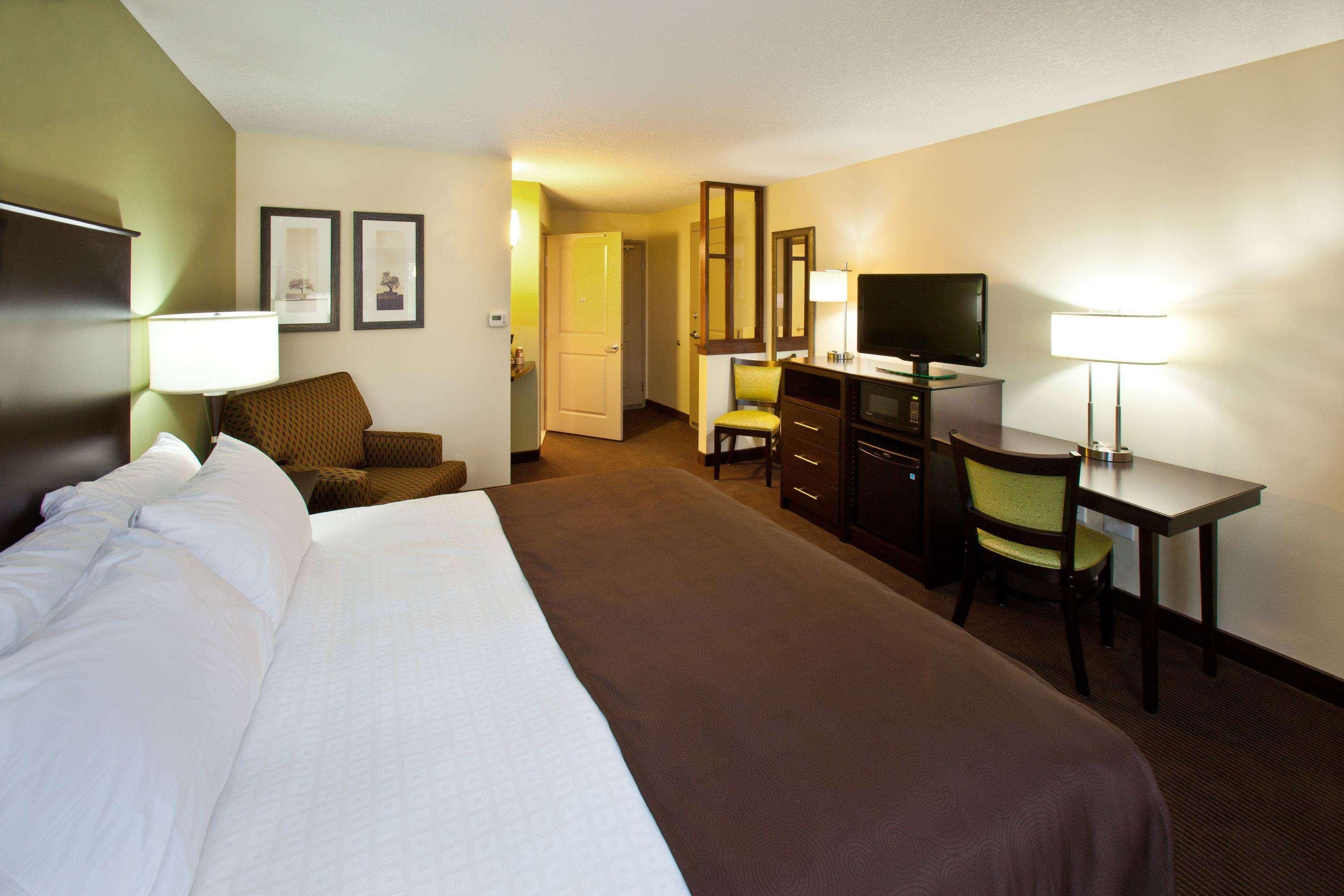 Americinn By Wyndham Fairfield Bagian luar foto