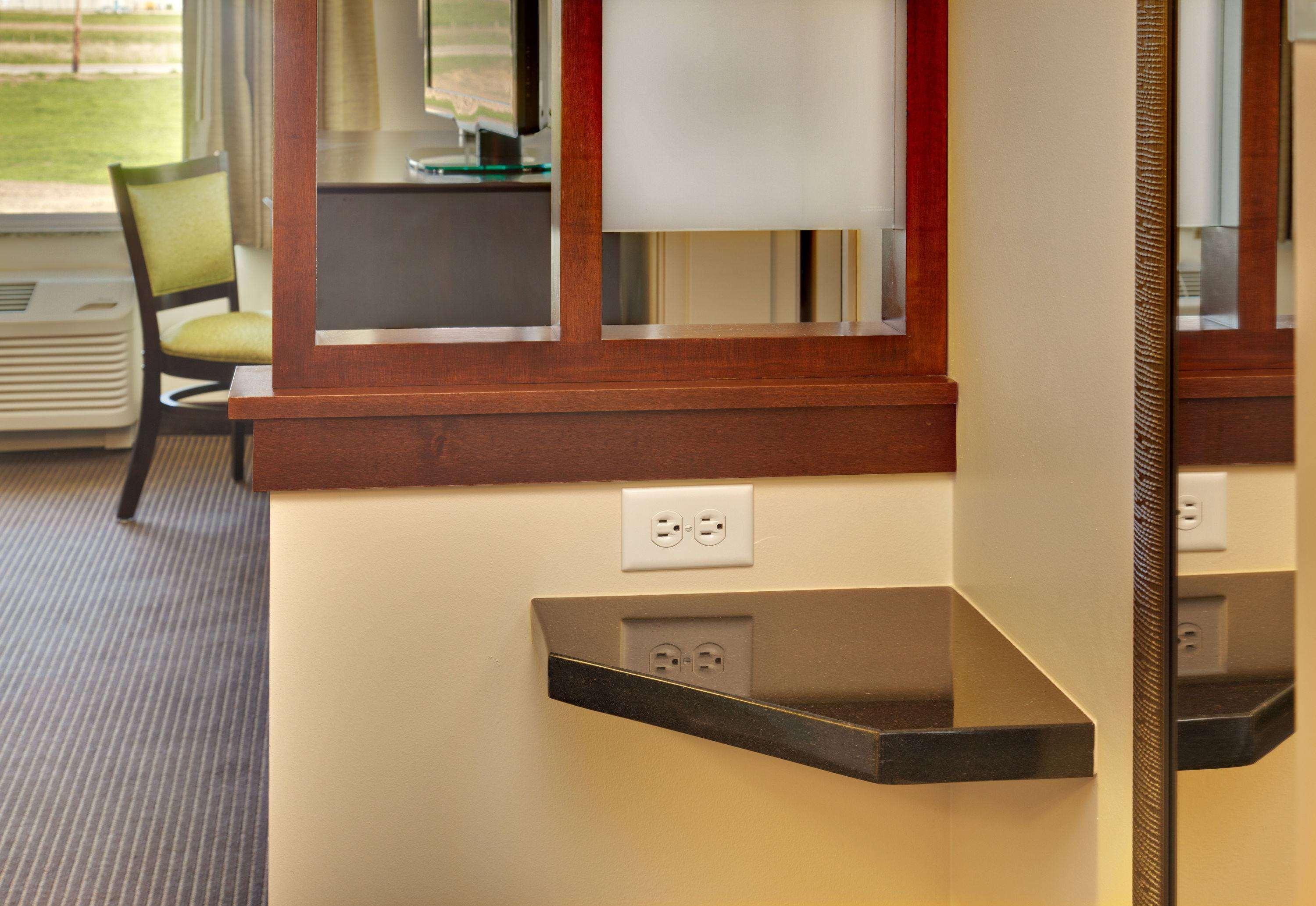 Americinn By Wyndham Fairfield Bagian luar foto