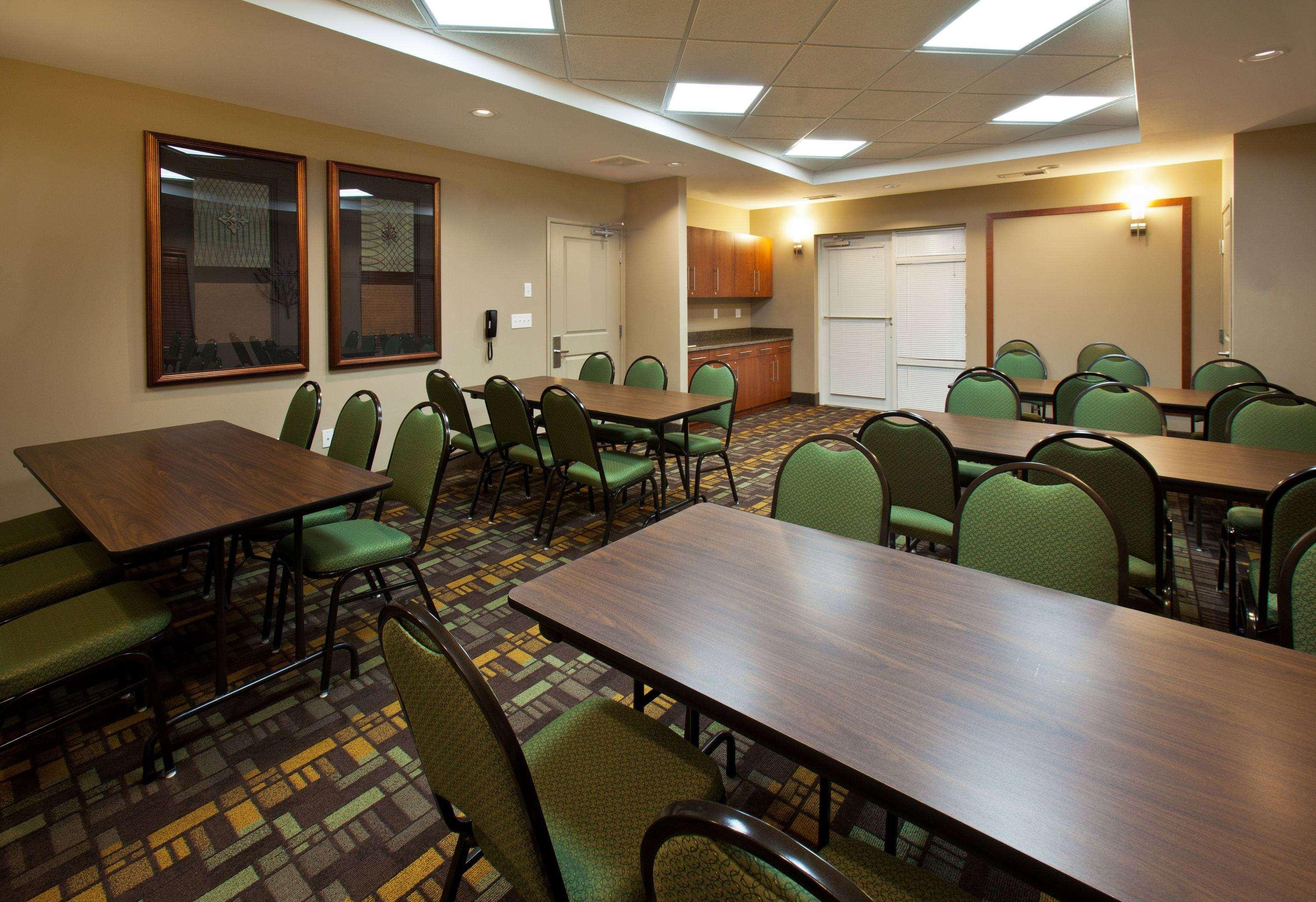 Americinn By Wyndham Fairfield Bagian luar foto