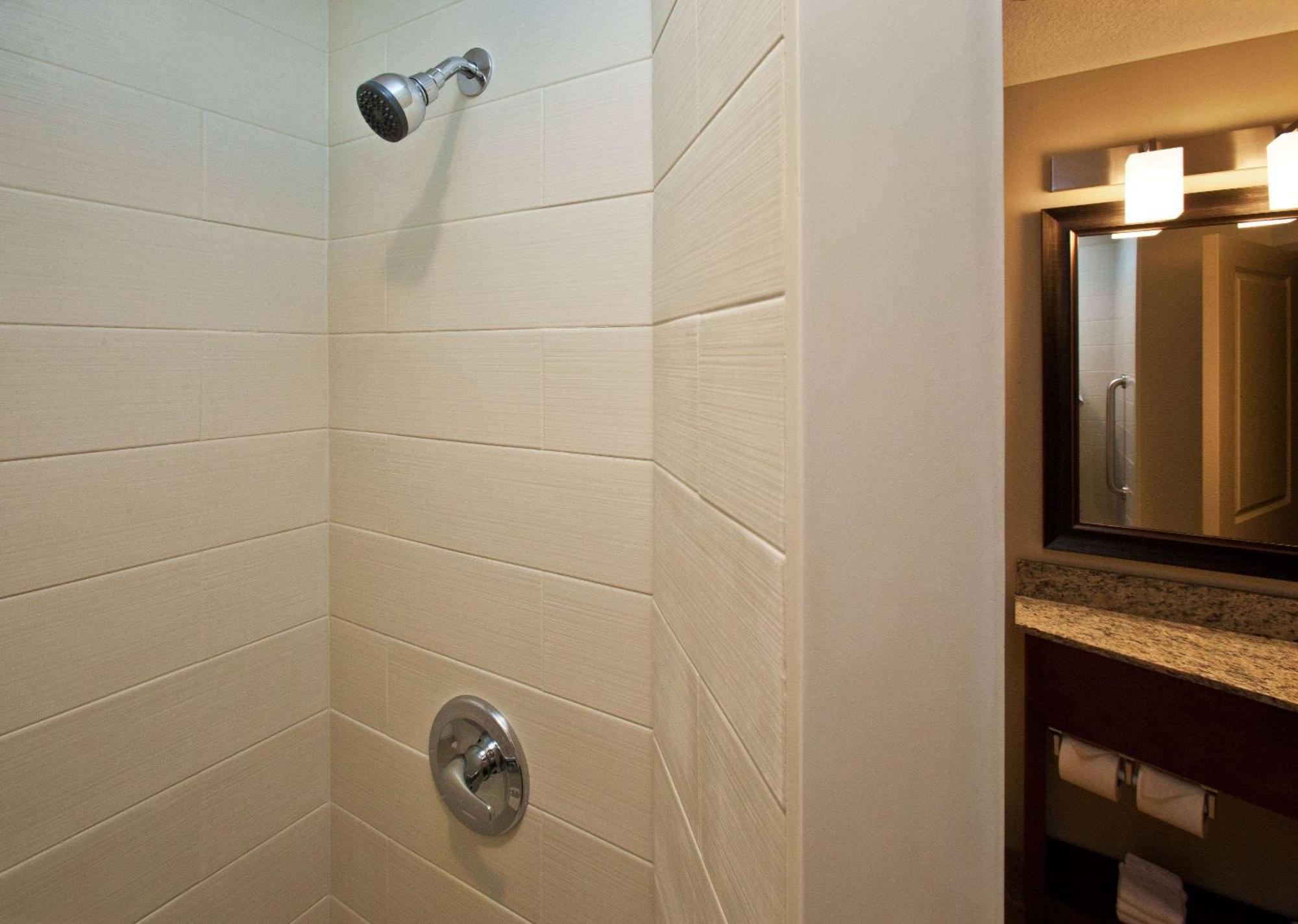 Americinn By Wyndham Fairfield Bagian luar foto