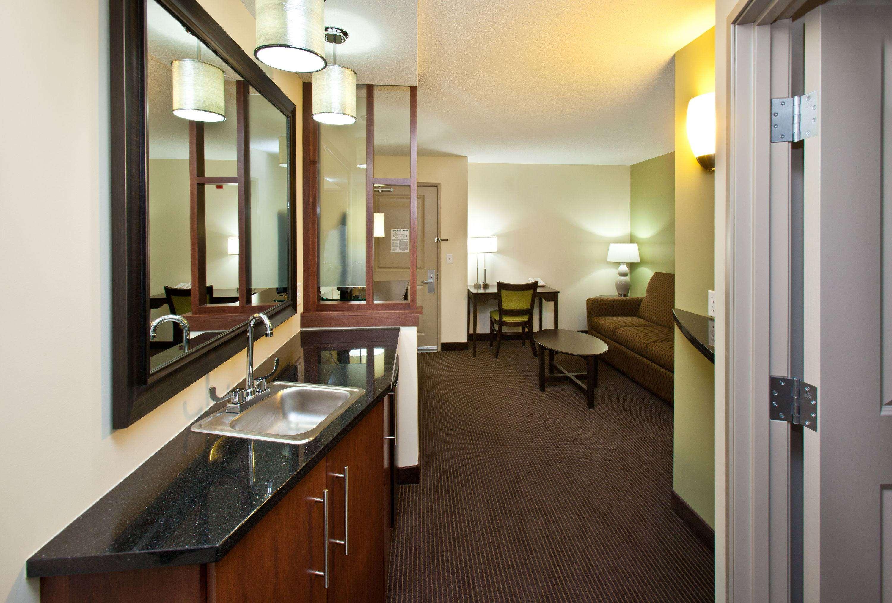 Americinn By Wyndham Fairfield Bagian luar foto