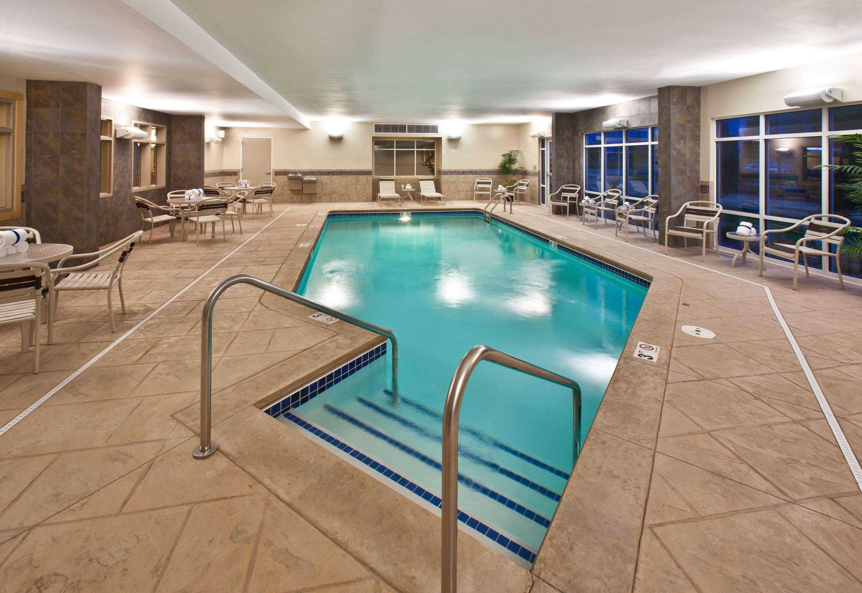 Americinn By Wyndham Fairfield Bagian luar foto