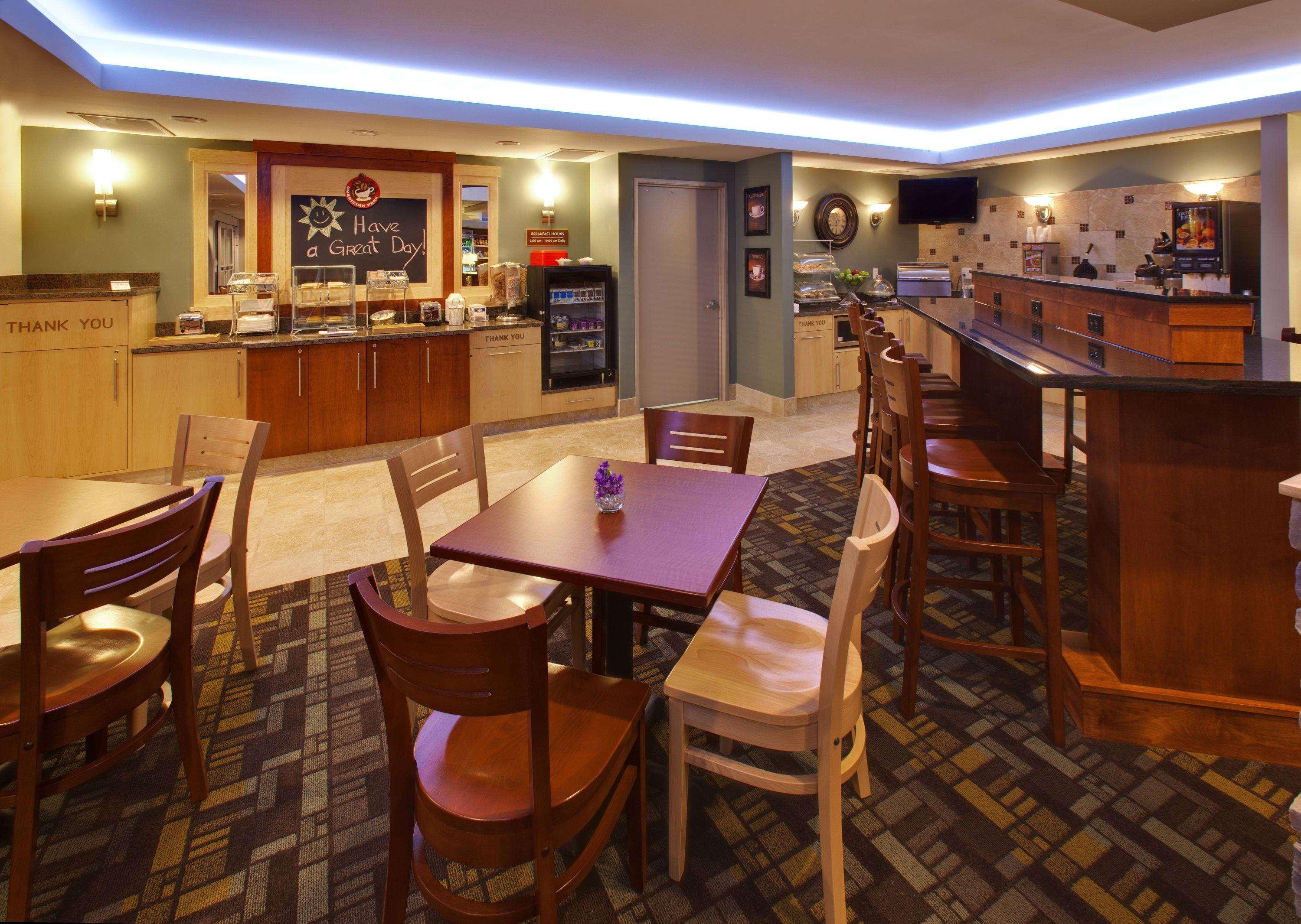 Americinn By Wyndham Fairfield Bagian luar foto