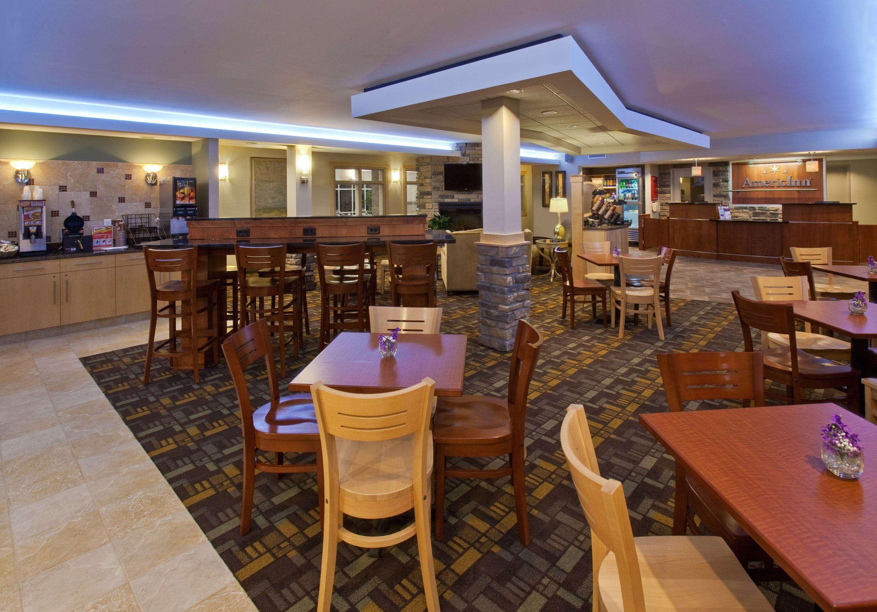 Americinn By Wyndham Fairfield Bagian luar foto
