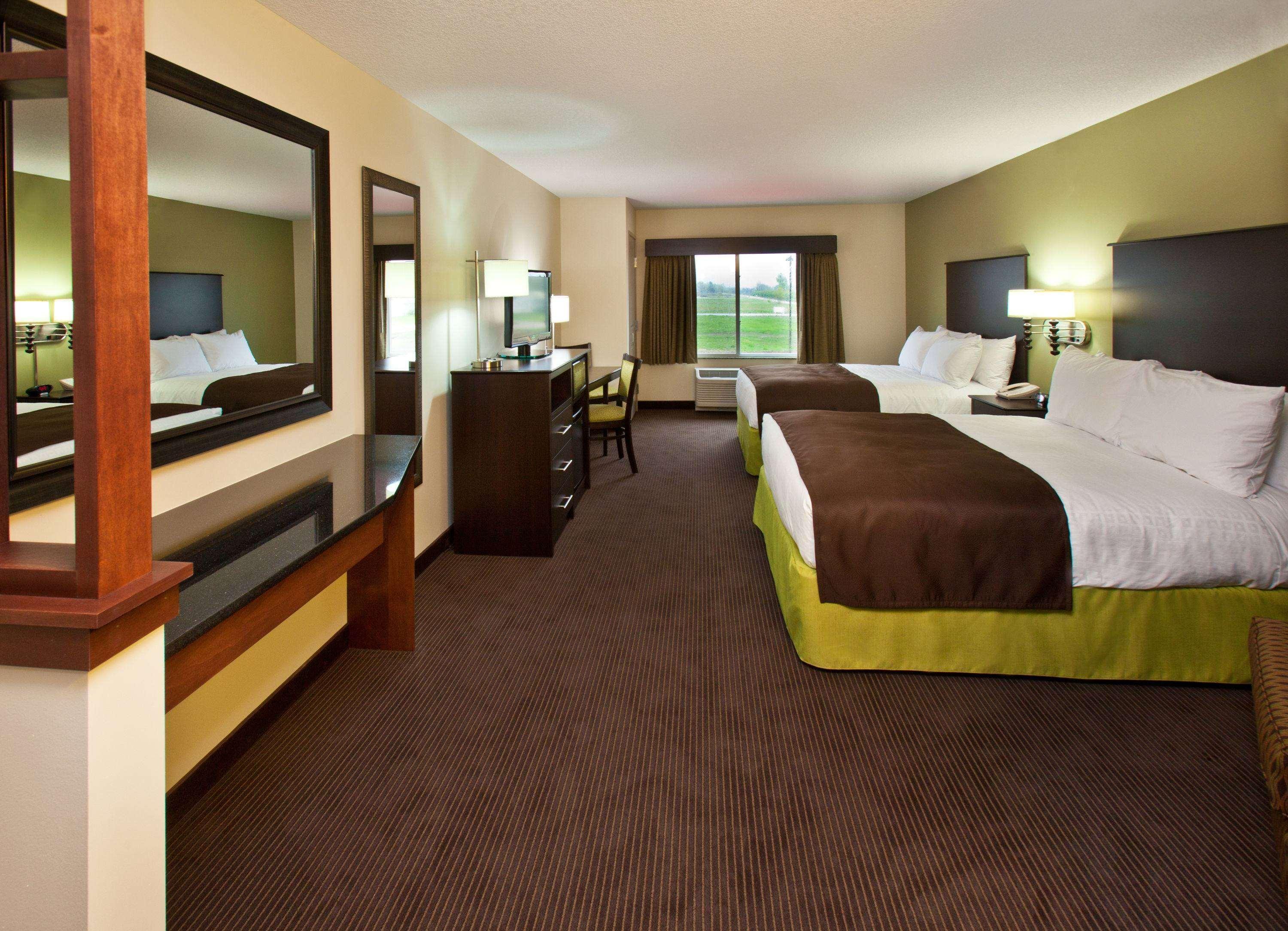 Americinn By Wyndham Fairfield Bagian luar foto
