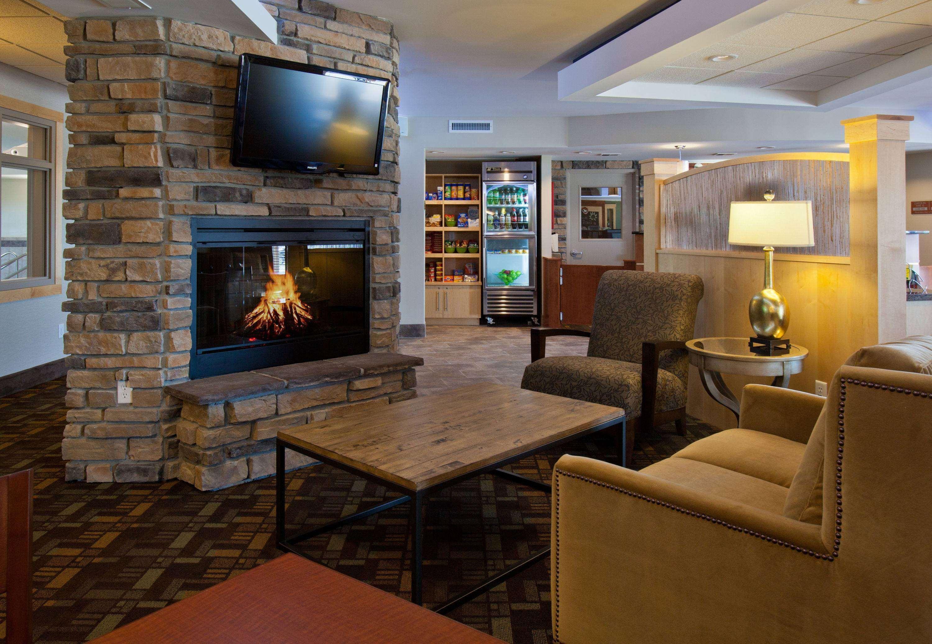 Americinn By Wyndham Fairfield Bagian luar foto