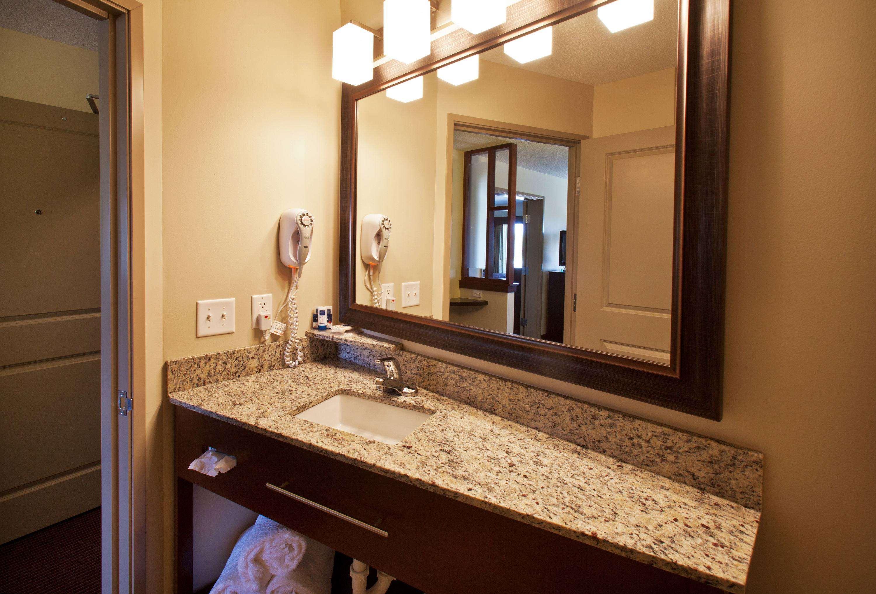 Americinn By Wyndham Fairfield Bagian luar foto