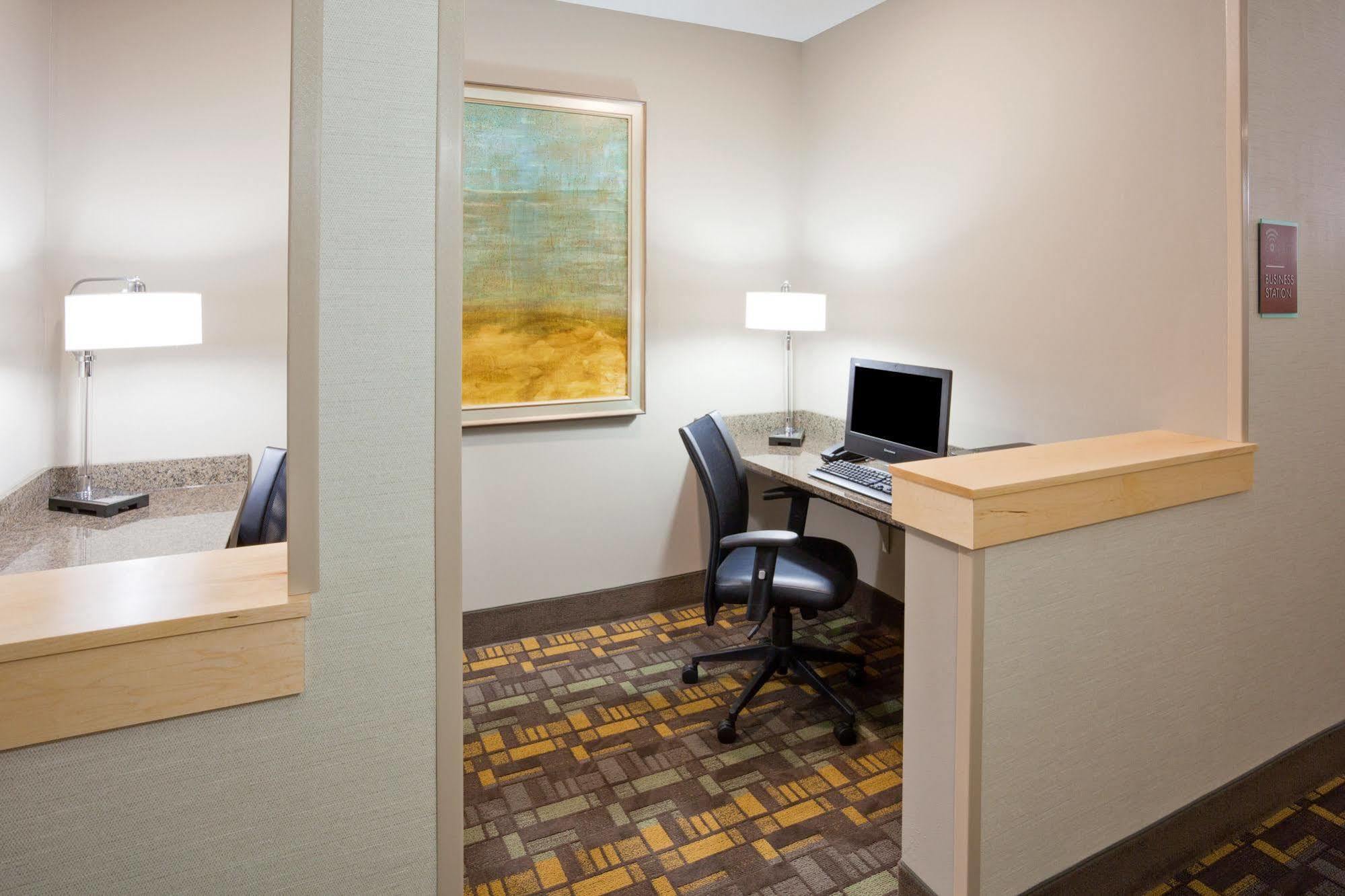 Americinn By Wyndham Fairfield Bagian luar foto