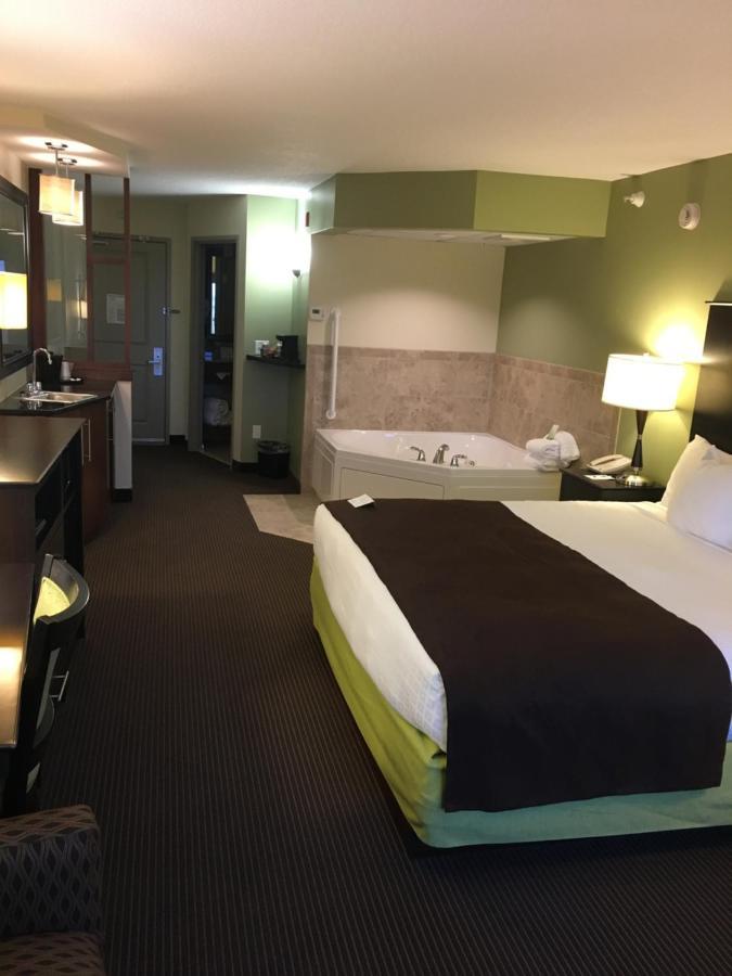 Americinn By Wyndham Fairfield Bagian luar foto