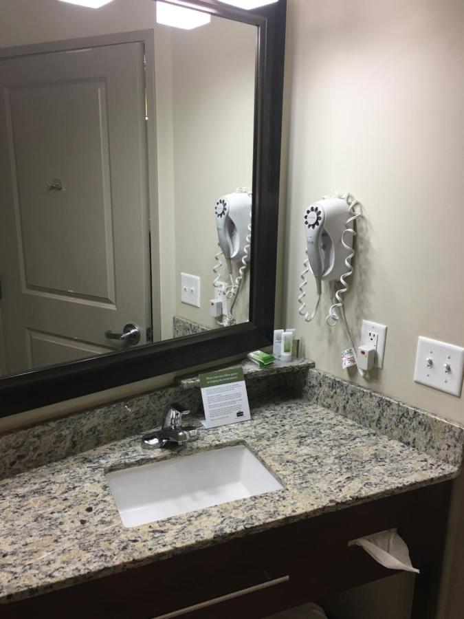 Americinn By Wyndham Fairfield Bagian luar foto