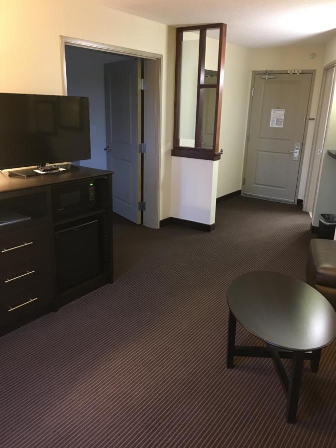 Americinn By Wyndham Fairfield Bagian luar foto