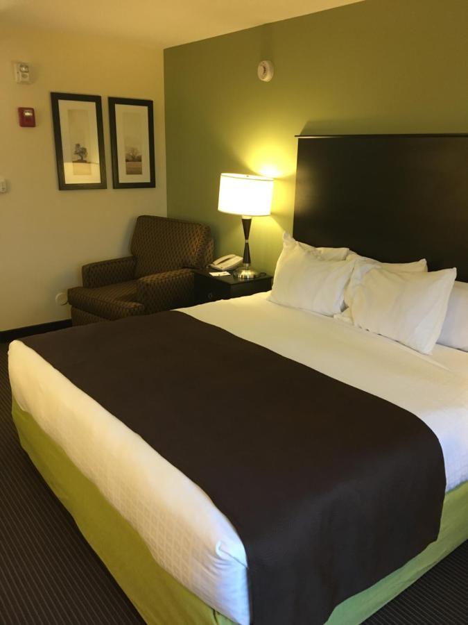 Americinn By Wyndham Fairfield Bagian luar foto